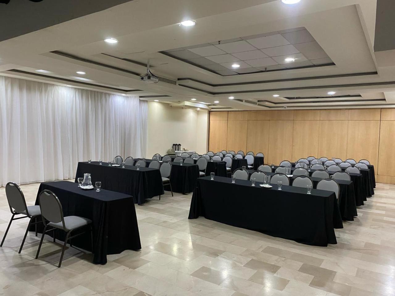 Hotel Howard Johnson By Wyndham Barranquilla Versalles