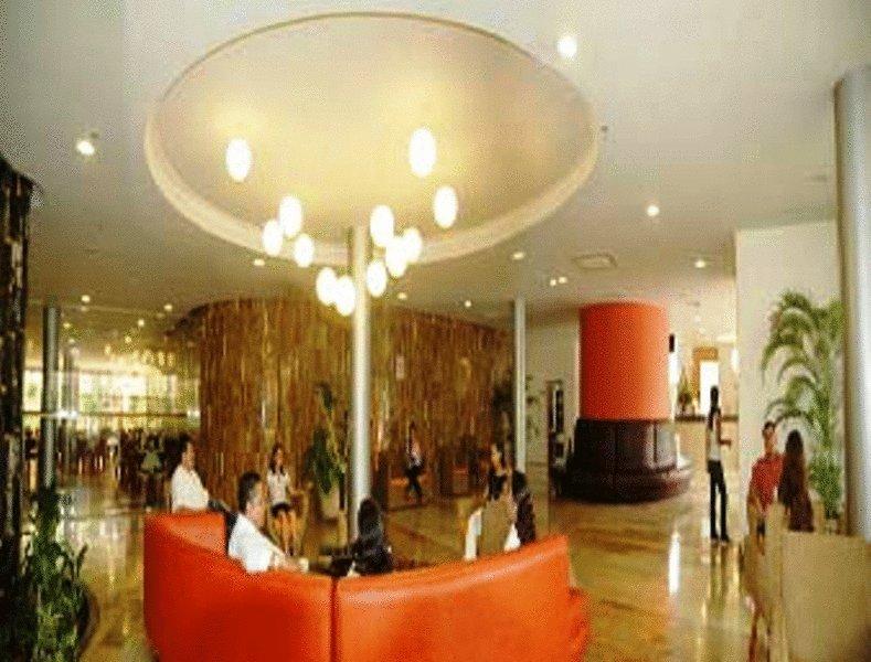 Hotel Howard Johnson By Wyndham Versalles 4*