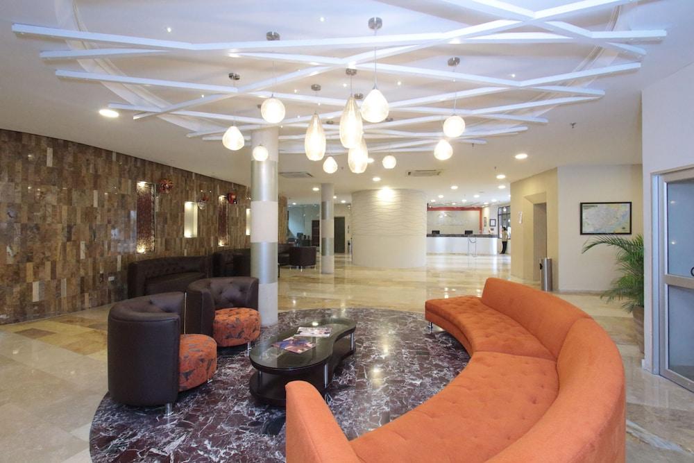 Hotel Howard Johnson By Wyndham Versalles 4*